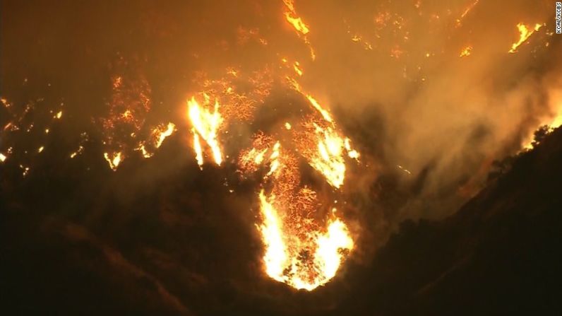 De acuerdo con Terrazas, se trata del mayor incendio, en acres, que el área de la ciudad de Los Ángeles ha visto en su historia.