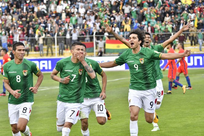 El boliviano Juan Carlos Arce celebra su gol contra Chile.