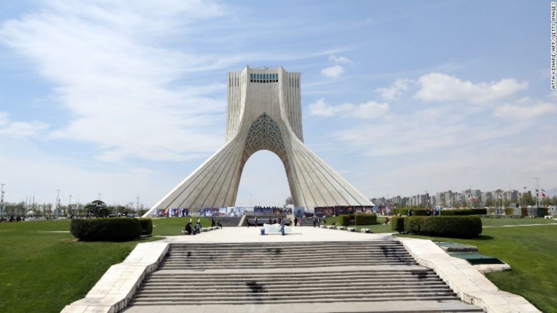 Torre Azadi en la capital de Irán, Teherán.