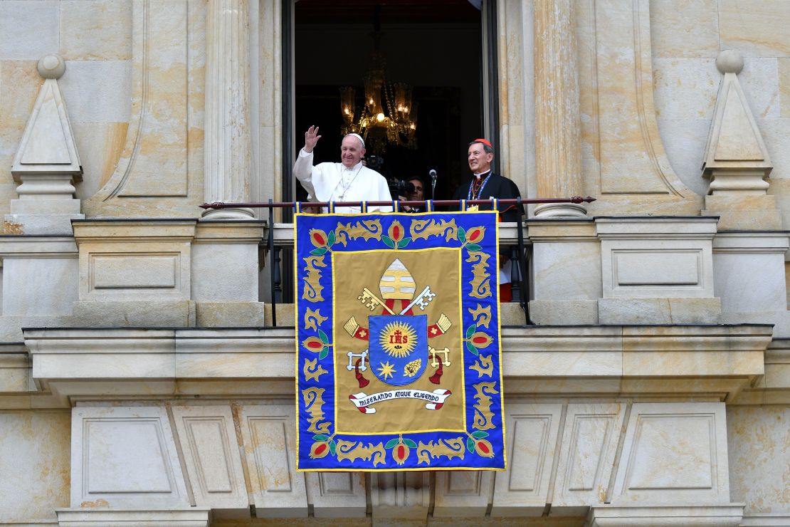 Francisco saluda desde el Palacio Cardenalicio de Bogotá a los feligreses el jueves 7 de septiembre