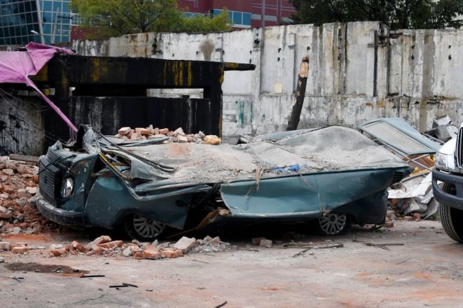 Vista de una calle en la Ciudad de México después del terremoto de la noche del jueves.