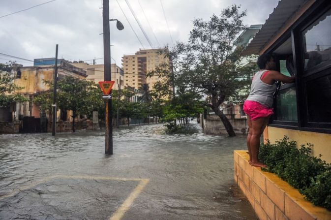 Irma golpeó con tanta fuerza las provincias de Camagüey y Ciego de Ávila, en Cuba, que sus ráfagas destruyeron los instrumento para medir el viento en esas áreas.