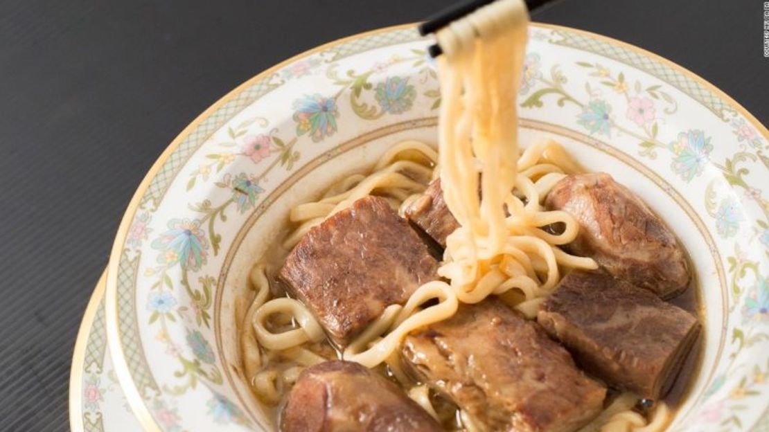 Esta es la sopa de fideos con carne que cuesta 325 dólares.