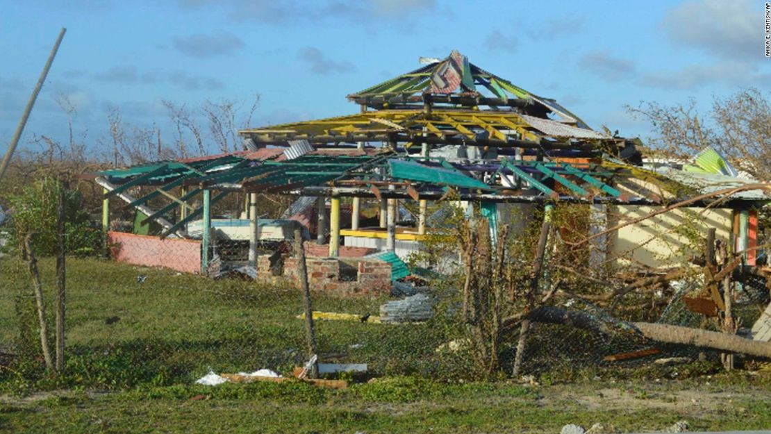 Según las autoridades, el huracán Irma destruyó casi el 90% de la isla de Barbuda.