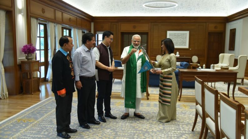 Aquí, cuando Jamsenpa se reunió con el primer ministro de la India, Narendra Modi.