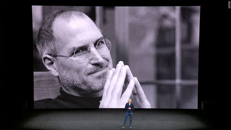 En el evento de lanzamiento Tim Cook recordó a Steve Jobs, quien hace 10 años presentó el primer iPhone