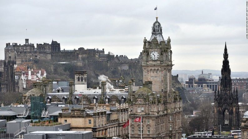 7. Edimburgo— La capital de Escocia tiene el segundo porcentaje más alto de espacios verdes entre las 150 ciudades del ranking. Pero está en el lugar 141 en términos de días soleados, por lo que no siempre hay oportunidad de disfrutarla.