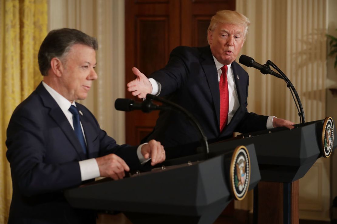 Foto de archivo: el presidente de Colombia Juan Manuel Santos y su homólogo estadounidense, Donald Trump, hablan durante una conferencia de prensa en la Casa Blanca el 18 de mayo de 2017.