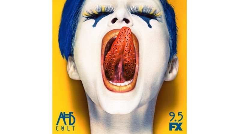 Esta foto publicitaria de “American Horror Story: Cult” le provocó un ataque de pánico a Jennifer Andresen cuando la vio en un taxi cuando iba a comer con su mamá y su abuela en Nueva York. “Mi pulso empezó a aumentar. Tenía náuseas. Creí que iba a vomitar”, dice ella.