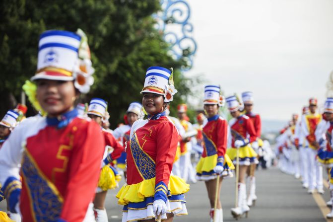 Cadetes participan en la celebración del aniversario de independencia de Honduras en el Estadio Nacional en Tegucigalpa.