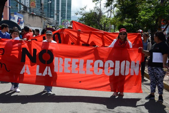 Pero también hubo protestas en Honduras: universitarios se manifestaron contra la reelección de Juan Orlando Hernández.