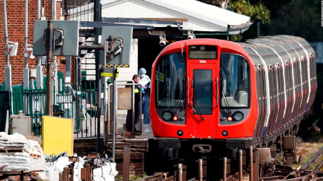 CNNE 450510 - 170915073710-19-london-train-incident-0915-full-169