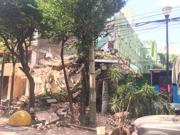 El fuerte sismo dejó estructuras y hogares colapsados en Ciudad de México.