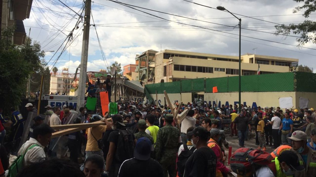 El colegio Enrique Rebsamen,
 en Ciudad de México, sufrió grandes daños durante el terremoto de 7,1 que sacudió a México este martes 19 de septiembre.