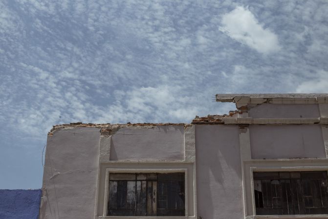 Los techos de varios edificios y casas en Puebla fueron destrozados por el terremoto.