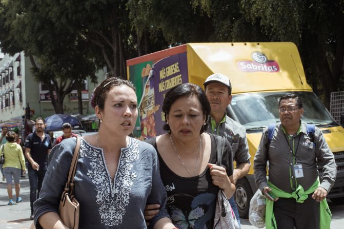 Habitantes de Puebla momentos después del terremoto de 7,1 que sacudió a México.