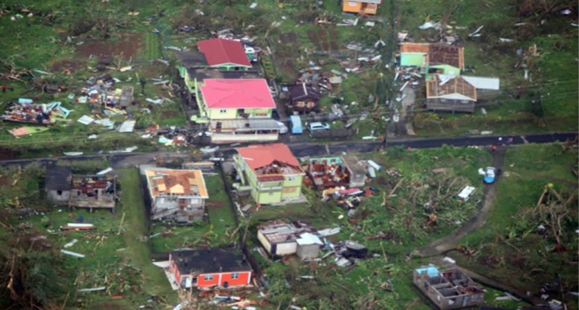 El director del Servicio Regional de Seguridad de Dominica dijo que el daño en la isla es "espeluznante" y afirmó que el 70% de los edificios está dañado.