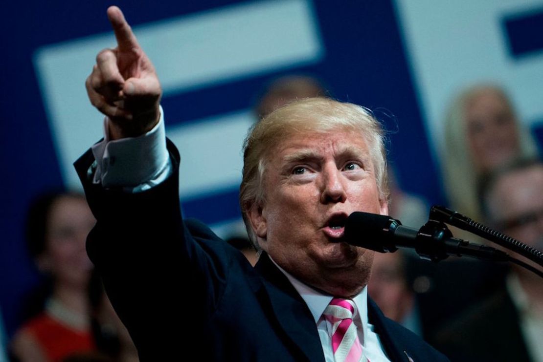 Donald Trump durante su discurso en Alabama el viernes. BRENDAN SMIALOWSKI/AFP/Getty Images)