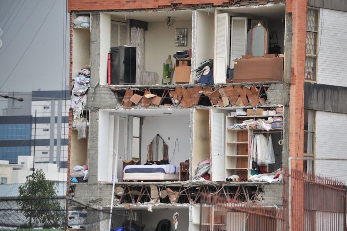 Vista de un edificio dañado por el terremoto en la Ciudad de México.