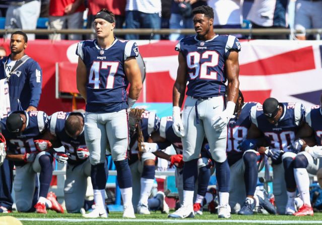 Jugadores de los new England Patriots durante la protesta.