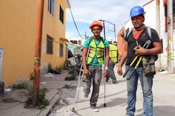 Hoy Cedillo lidera una pequeño grupo auto denominado "los topos aztecas".