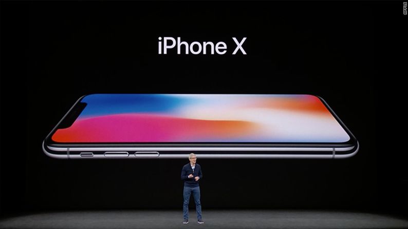 iPhone X -- 2017 - Apple presentó el iPhone X, junto con el iPhone 8 y el iPhone 8 Plus, El iPhone X también cuenta con tecnología de detección facial, sin botón de inicio, una cámara 3D y una pantalla de borde a borde.