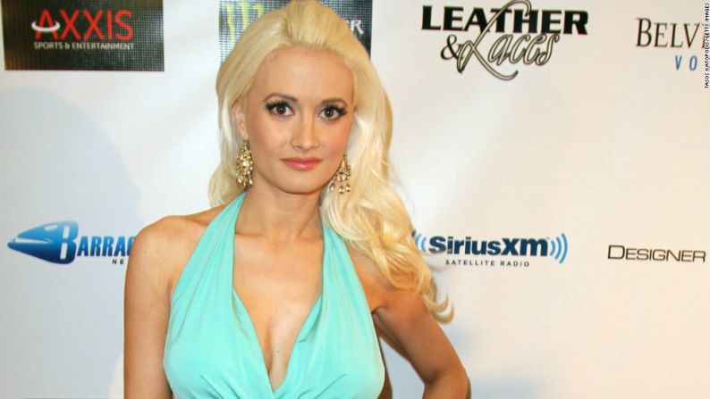 Holly Madison fue muy abierta sobre el hecho de que ella quería casarse con Hef desde el momento en que se conocieron en 2001, pero, por desgracia, la pareja se separó en 2008.