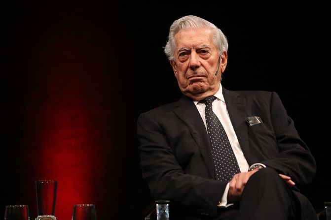 También figuras internacionales han opinado sobre la situación en Cataluña. El escritor peruano y Premio Nobel de Literatura Mario Vargas Llosa dijo el miércoles 20 durante una conferencia en Madrid que "el referéndum no va a tener lugar y es un disparate absurdo" y que su esperanza es que "el gobierno tenga la energía suficiente para impedir un golpe de Estado" en España, reportó El País.