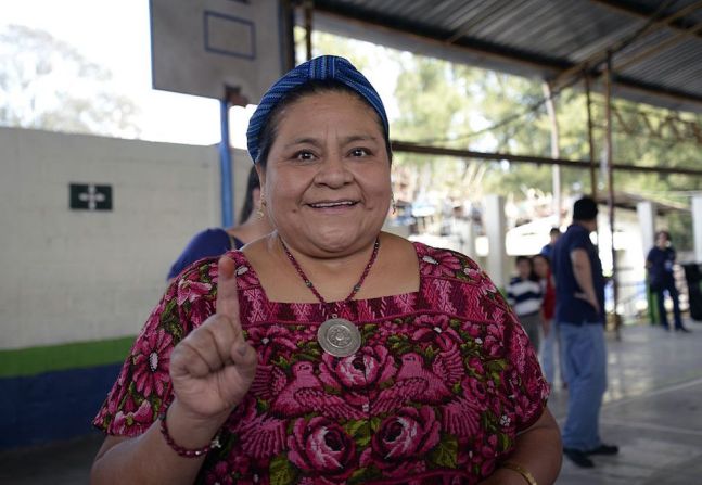 La Premio Nobel de la Paz guatemalteca Rigoberta Menchú respaldó este año un manifiesto que aboga por un referéndum sobre la independencia de Cataluña. El manifiesto ya había sido apoyado por otros Premios Nobel de la Paz, entre más personalidades internacionales.