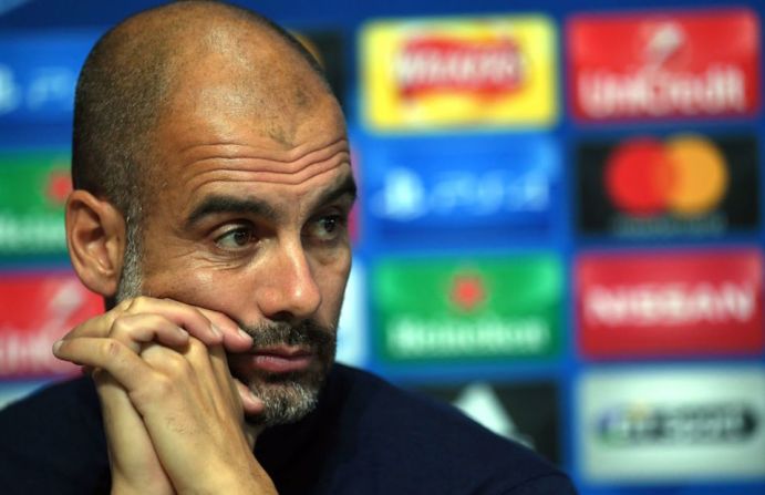 Este viernes durante una rueda de prensa de su equipo, el Manchester City de Inglaterra, el entrenador catalán Josep Guardiola refrendó las palabras de Gerard Piqué y dijo que esperaba que este domingo "podamos votar" . "Como ha dicho Gerard Piqué, esperemos que la gente pueda hacerlo con tranquilidad y que todo el mundo pueda expresarse, eso es todo. Ojalá sea una fiesta para la democracia y para todo el mundo", dijo en declaraciones recogidas por Europa Press.