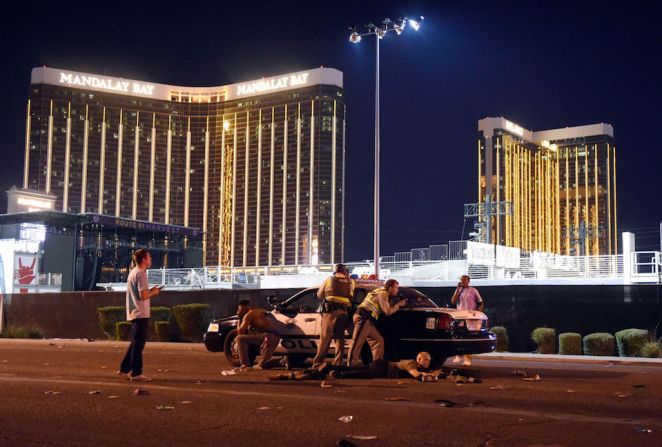 La Policía Metropolitana de Las Vegas reportó que había un tirador activo en las inmediaciones del hotel Mandalay Bay Casino.