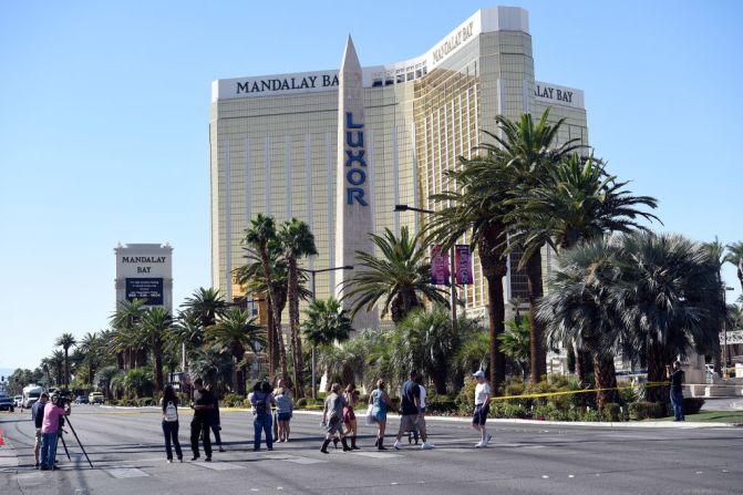 Todo inició el pasado jueves, cuando, en algún momento, Stephen Paddock se registró en el Mandalay Bay Resort and Casino, en el corazón de Las Vegas.