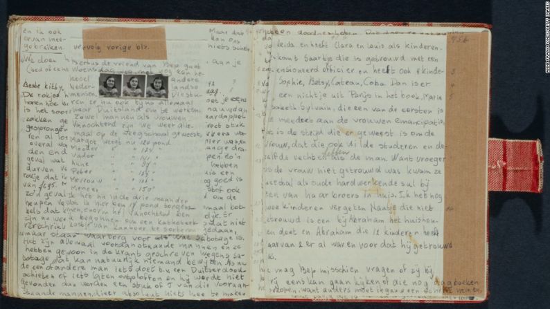 Dos páginas, escritas en 1942, del diario. "Su vida interior y su voz parecen casi sorprendentemente contemporáneas, asombrosamente similares a las voces de los adolescentes que conocemos", dice Francine Prose, autora de "Ana Frank: El libro, la vida, la vida después de la muerte".