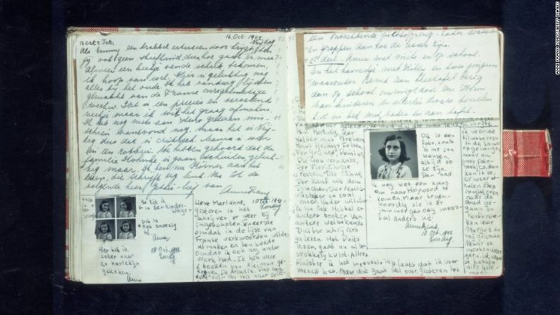 Páginas con texto y fotos del diario de Ana Frank, en octubre de 1942.