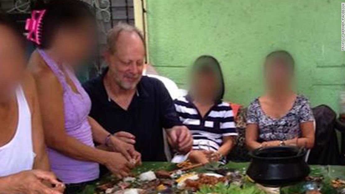 El atacante de Las Vegas, Stephen Paddock, en Filipinas en abril de 2013.