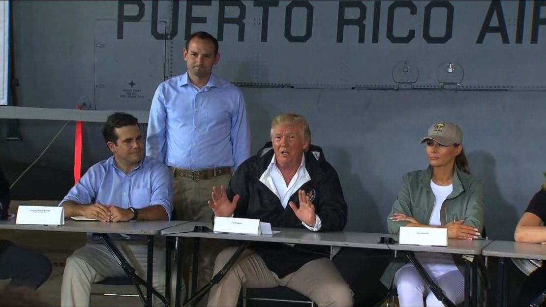 Dos semanas después de que María golpeara Puerto Rico, el presidente Donald Trump llegó a la isla.