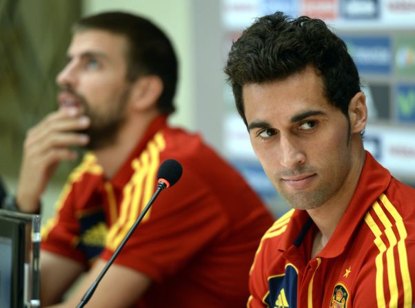 Pero con quien más problemas ha tenido es con Álvaro Arbeloa, exjugador del Real Madrid y con quien también compartió los vestidores de la selección. Piqué y Arbeloa se han atacado mutuamente en Twitter en varias ocasiones.