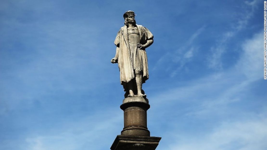 Una estatua de 23 metros de altura de Cristobal Colón está en Colombus Circle en el centro de Nueva York.