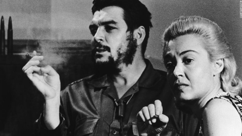 El 'Che' aparece en esta imagen con la corresponsal de ABC, Lisa Howard, que entrevistó al revolucionario en 1964.