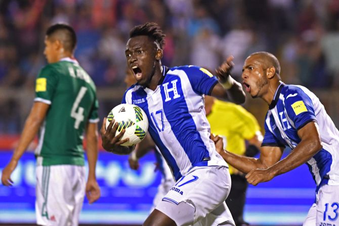 Honduras derrotó a México y jugará el repechaje ante Australia.