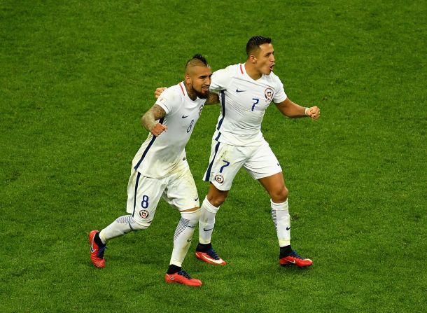 Alexis Sánchez y Arturo Vidal (Chile). La eliminación del bicampeón de América de Rusia-2018, en la última jornada de las eliminatorias, dejará por fuera del Mundial a dos estrellas del fútbol: Alexis Sánchez (actualmente en el Arsenal de Inglaterra) y Arturo Vidal (que juega en el Bayern Munich).