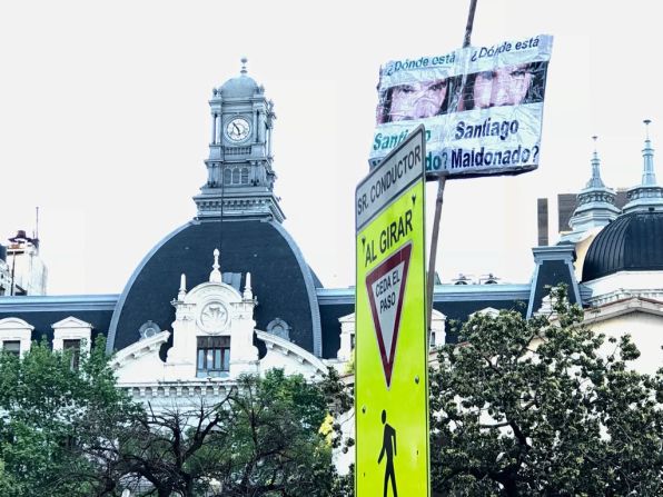 El hermano agregó: “La única es la presión popular, la gente común que no quiere que pase nada, y que se descubra la verdad. El apoyo de esa gente es lo que a nosotros nos va a permitir estar ahí hasta que aparezca Santiago”