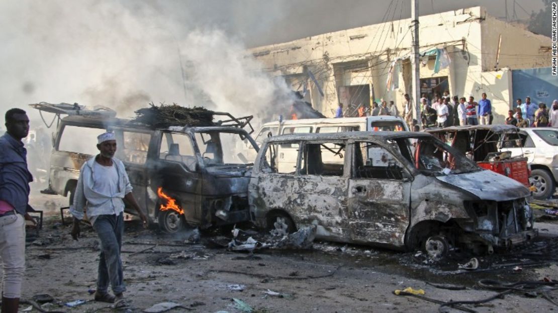 Imagen del doble atentado con bomba en Mogadishu, Somalia.