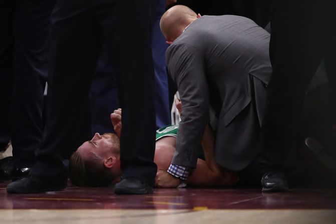 El accidente sucedió durante el partido que disputaban los Celtics de Boston contra los Cavaliers de Cleveland.