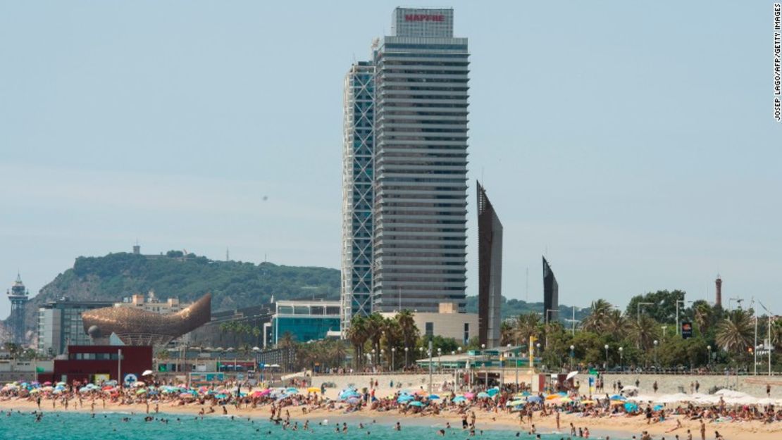 CNNE 459839 - 170818092620-barcelona-beach-780x439