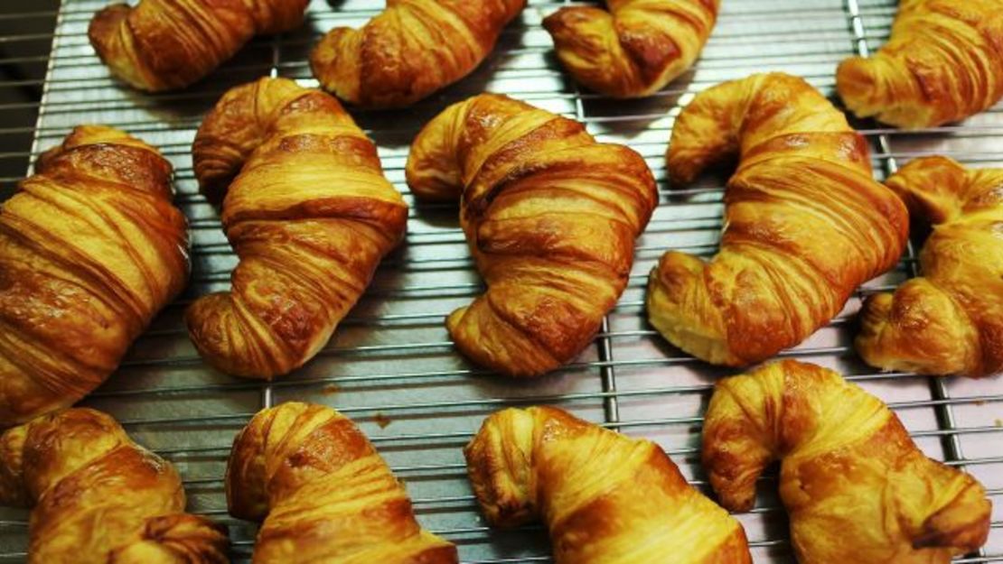 Una pasta hojaldrada con abundante mantequilla y un montón de mermelada de frambuesa que ofrece una textura suave a la boca; no hay nada que no puedas amar en este delicioso y grasoso platillo de desayuno que debe ir acompañado de una taza de café cargado.