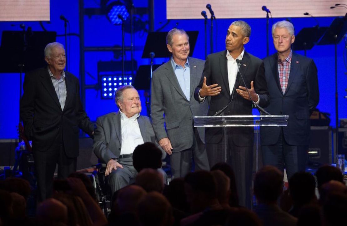 Los expresidentes de Estados Unidos Jimmy Carter, George H. W. Bush, George W. Bush, Barack Obama y Bill Clinton.