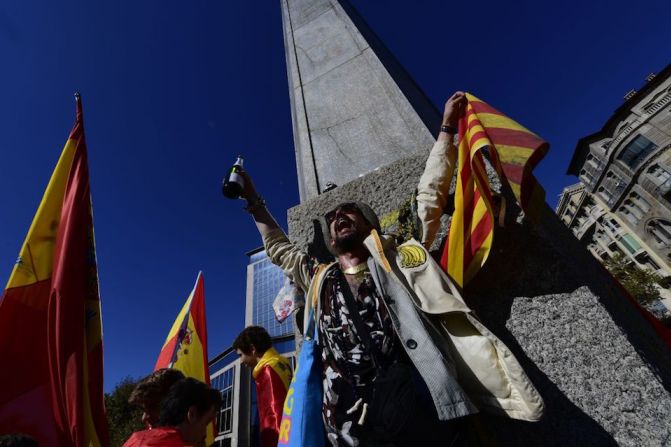 La votación en el parlamento catalán a favor de la independencia puso a España en una de sus mayores crisis políticas desde la vuelta a la democracia en la década de 1970.