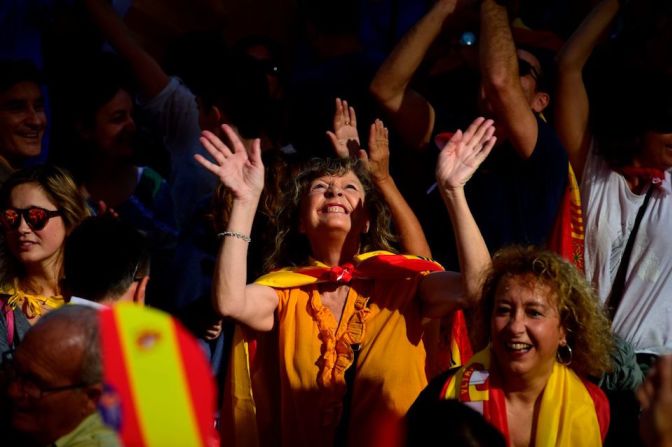 Sociedad Civil Catalana dijo que la manifestación había convocado a 1,1 millones de personas. La Guardia Urbana de Barcelona dijo que fueron 300.000.