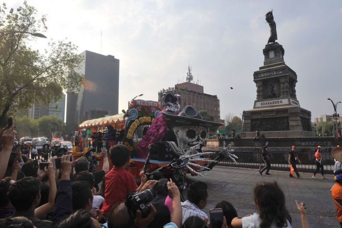 El tema de este año fueron las ofrendas móviles, dijo el gobierno de la capital mexicana.